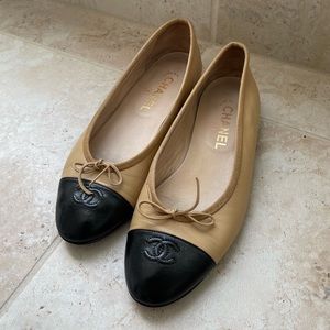 Chanel Ballerina Flats Black and Beige Leather - Size 39